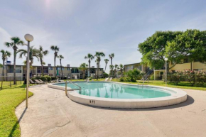Sunny Florida Condo 4 Mi to Gulf Islands Seashore